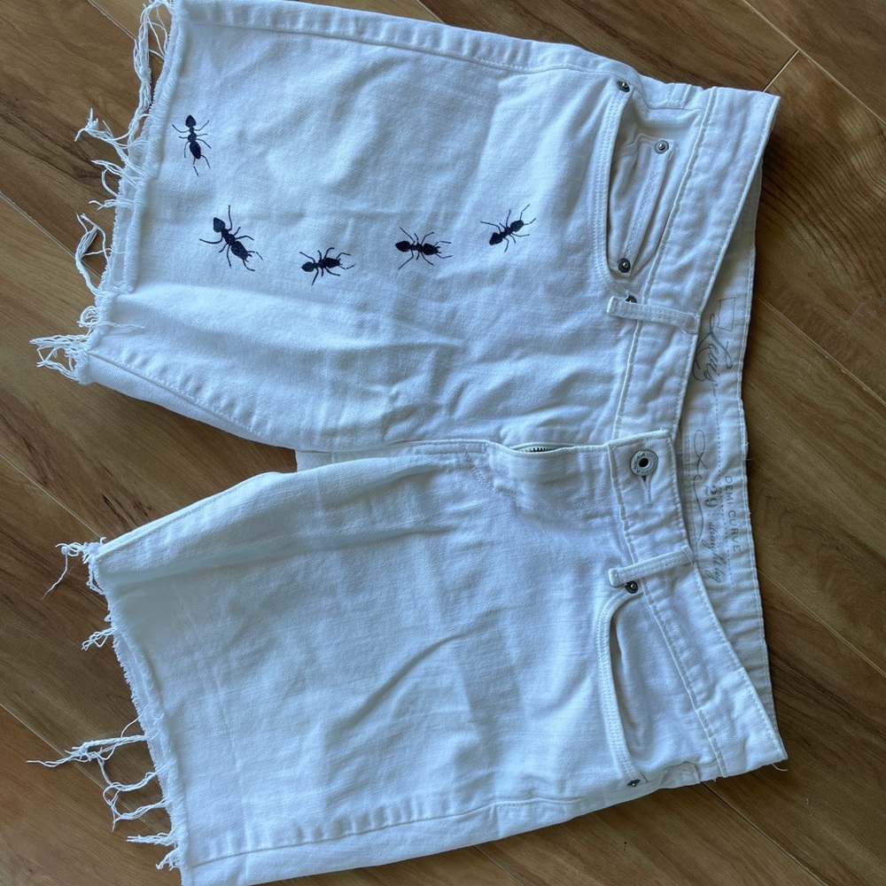 Cute customized ant print white shorts! 🐜🐜🐜🐜🐜🐜🐜